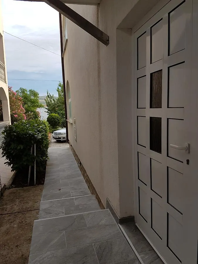 Apartments Nika Seline 0*,
